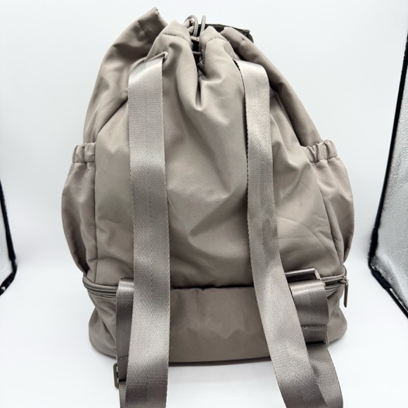 BEYOND YOGA Convertible Cinch Top Gym Bag In Birch Taupe Large Minimalist Travel main image 5